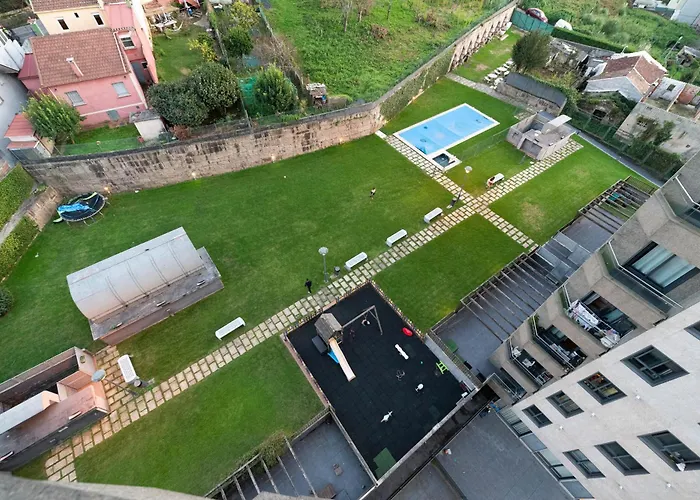 Deluxe By Aragon * Vigo